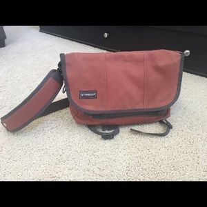 Timbuk2 Classic messenger bag. Size small